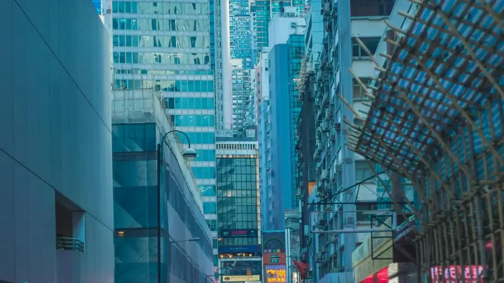 Uburyo bwa step-by-step bwo kugera ku masosiyete ya Kenya kuri LinkedIn, gutegura pitch y’abarebanyi, no gukoresha collaborations zo gucuruza imyenda—byateguwe ku buryo bw'umwimerere kandi bw'umukozi wo mu Rwanda.