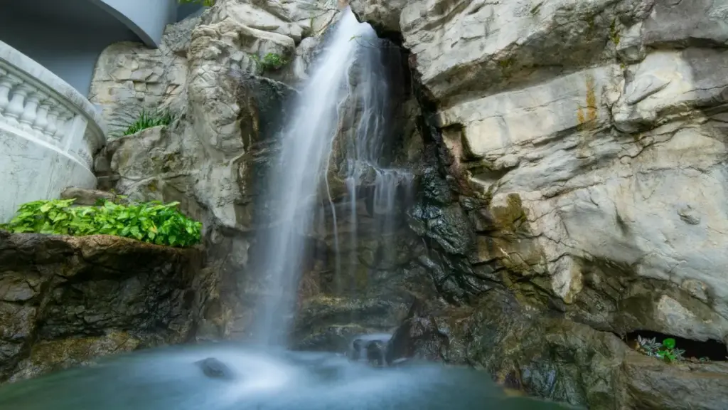 Uburyo bworoshye kandi bufite strategy yo kugera ku birango by'Uburusiya kuri eBay, kugirana amasezerano y'ubufatanye no gukora branded travel vlogs zifite impact mu 2025.