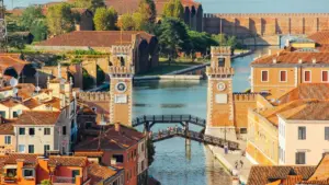 Inama z'umwuga ku gushaka no guhitamo creators bo muri Bolivia ku WeChat, uburyo bwo gutegura sponsored challenges, n'amayeri y'ikoranabuhanga ku isoko rihindagurika.