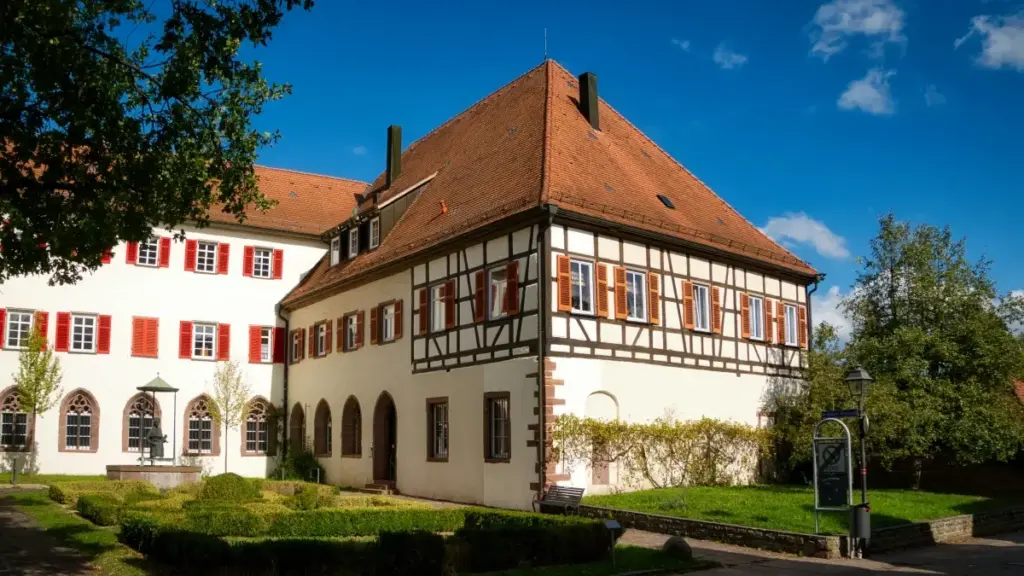 Uburyo bw'imvange — tekinike z'ubwuzuzanye ku Clubhouse zifasha abakora long-form reviews mu Rwanda kugera ku Japan brands, hamwe n'ingamba z'ubunyamwuga n'ubwirinzi.