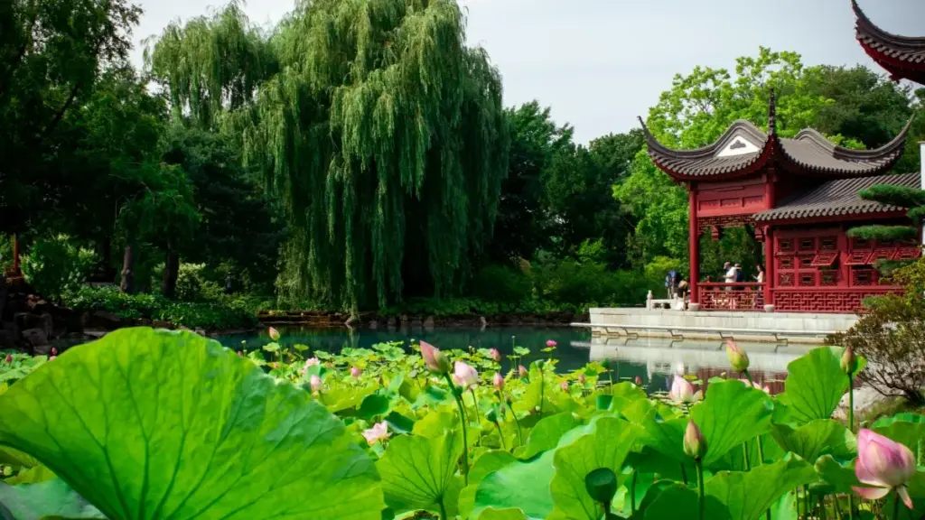 Uburyo bwimbitse bwo kubona no gukorana n’abakora ibicuruzwa kuri eBay Malaysia kugira ngo bazamure download za app; inama z’ahantu, metrics, na tools zikoreshwa mu 2026.